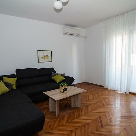 New Renovated Apartment 15 Min From Beach On Foot Pula Exterior photo